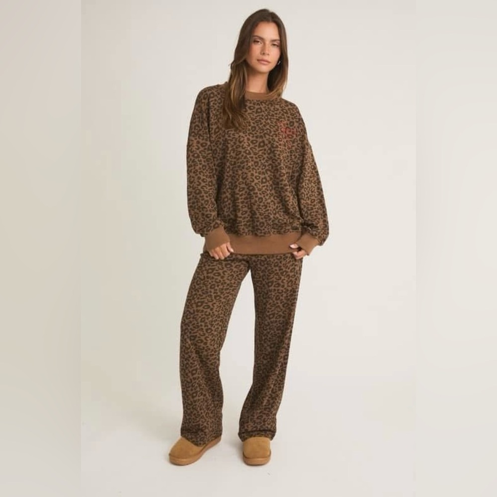 New with tags Leopard print set.